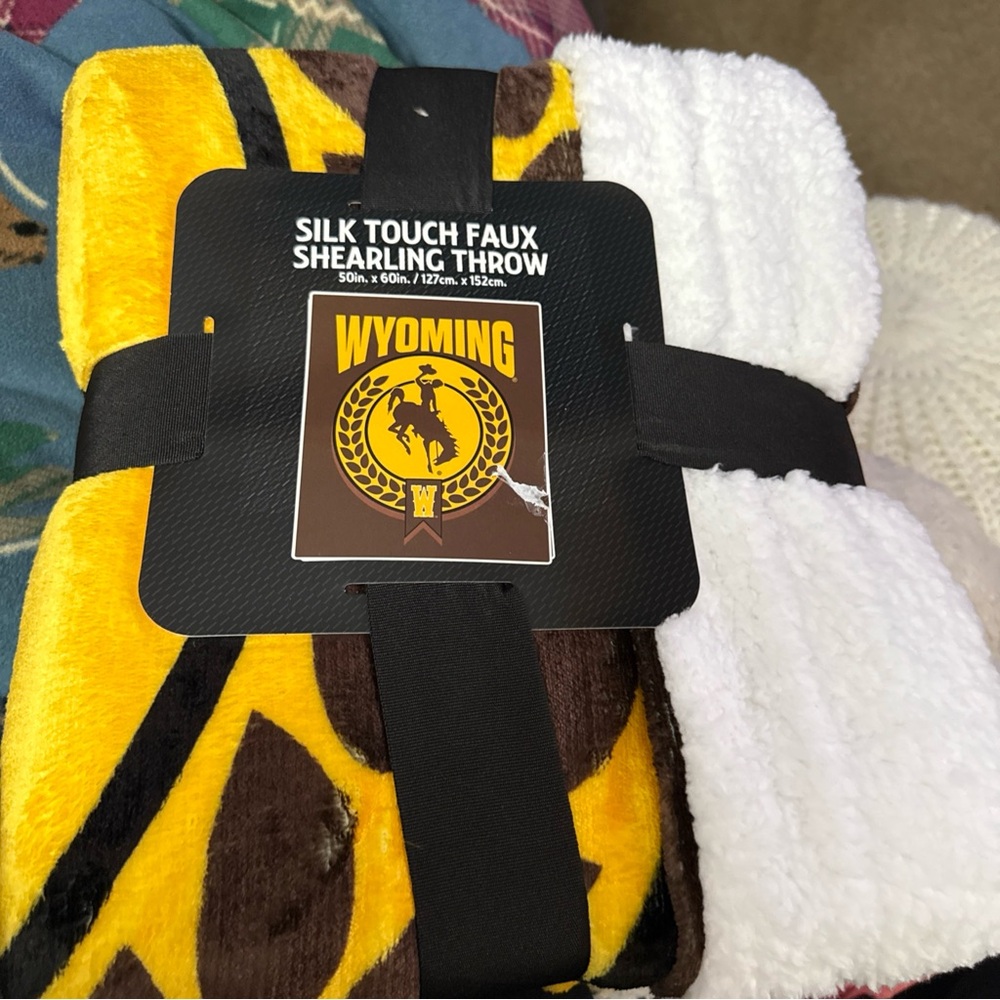 Source Unknown Yellow and White Faux Shearling Throw